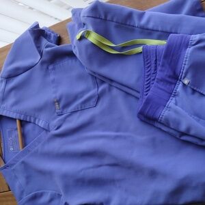 FIGS medium jogger top and bottom